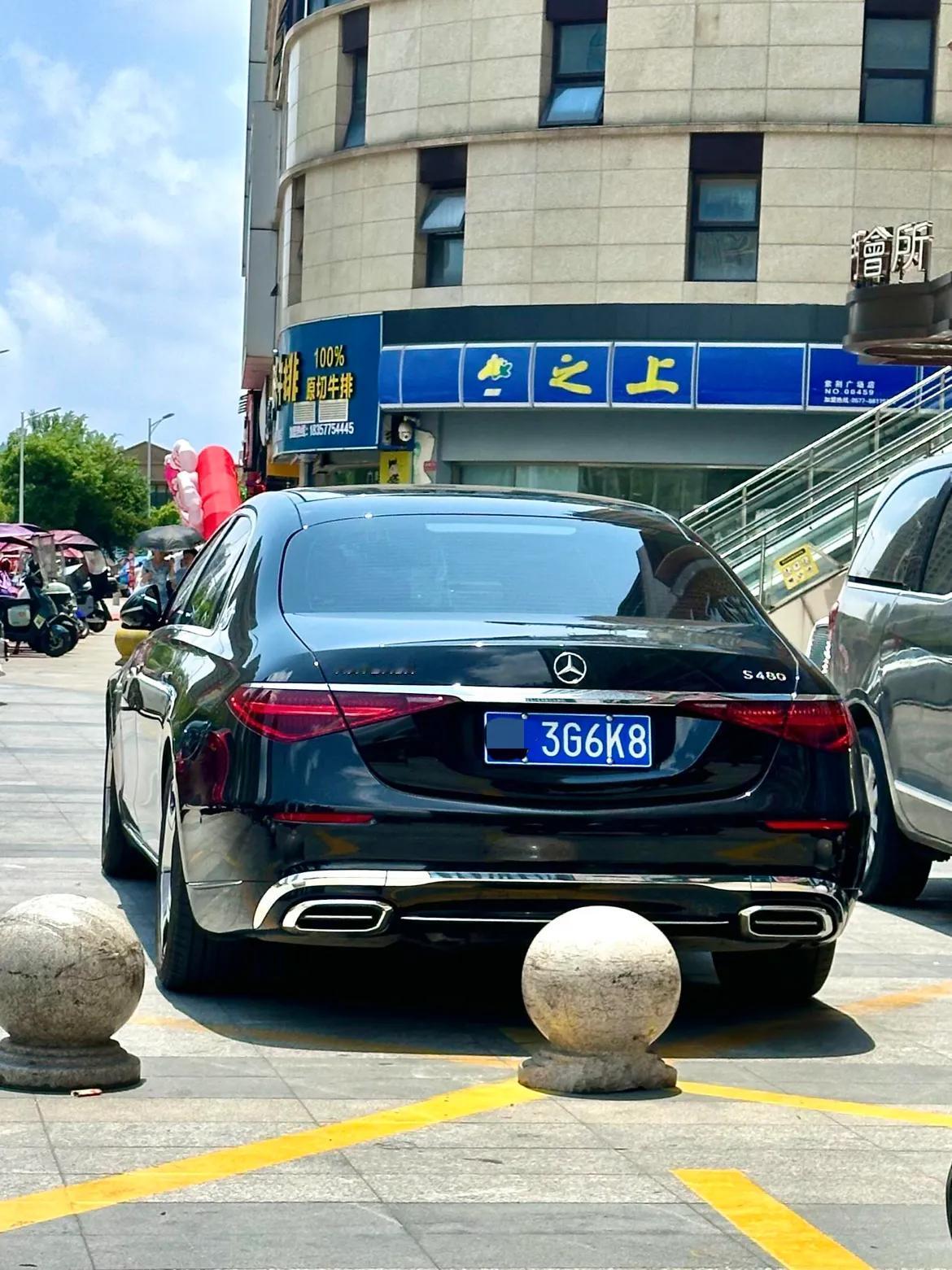 时代变了，现在的人不注重车牌号了，以前手机号码也要选连码。

现在都要低调，记不