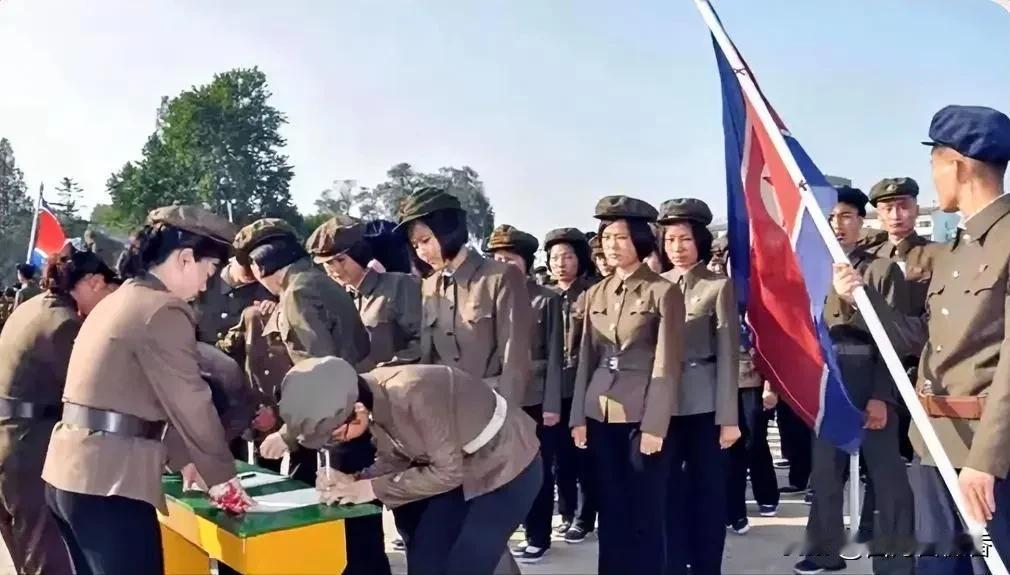 两天内140万名青年报名参军或复队，国家虽小，但凝聚力爆棚！
有人说现代战争打的