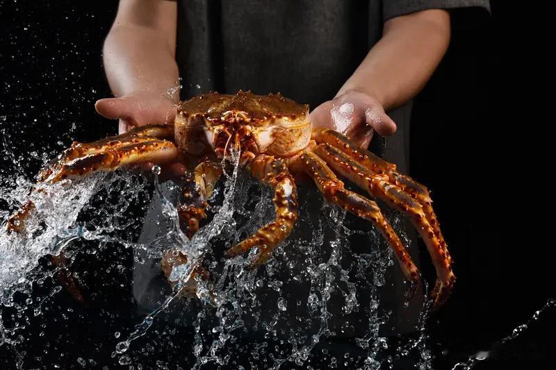 我发现
健康长寿的人
都有一个通病，
那就是特别特别喜欢干活。
不管大事小事
不