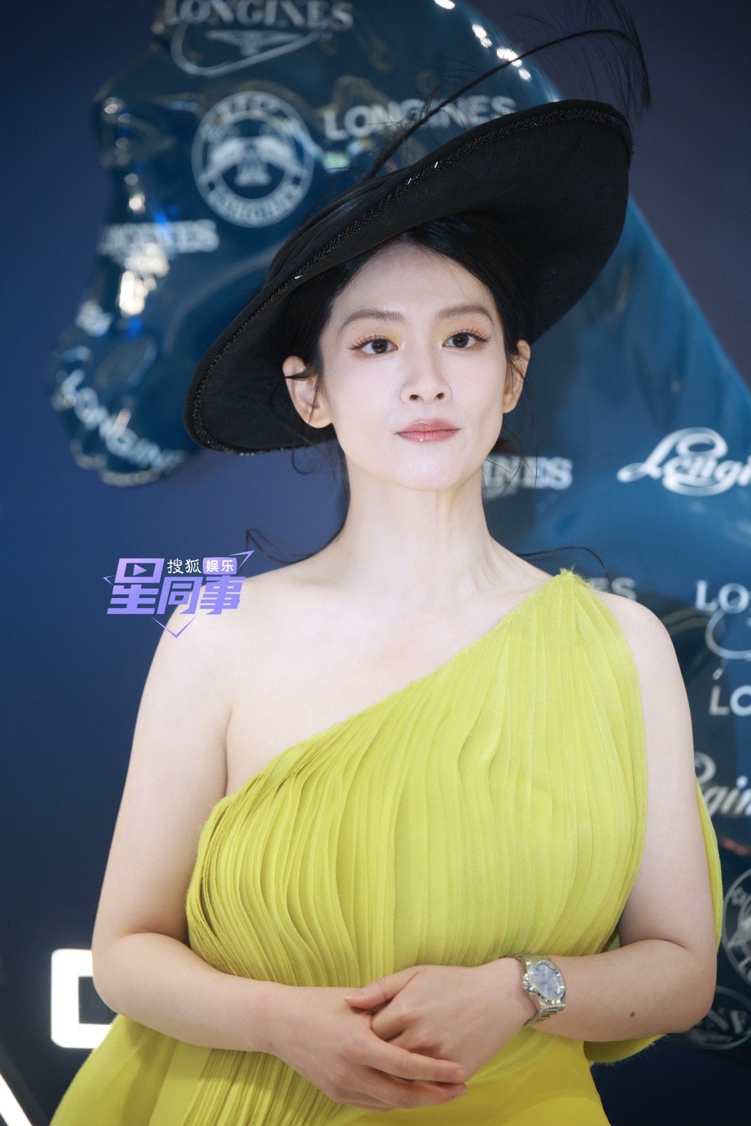 陈昊宇[超话]  怼脸生图掉落[爱慕]复古帽子超配姐姐，好像都市摩登女郎[羞嗒嗒
