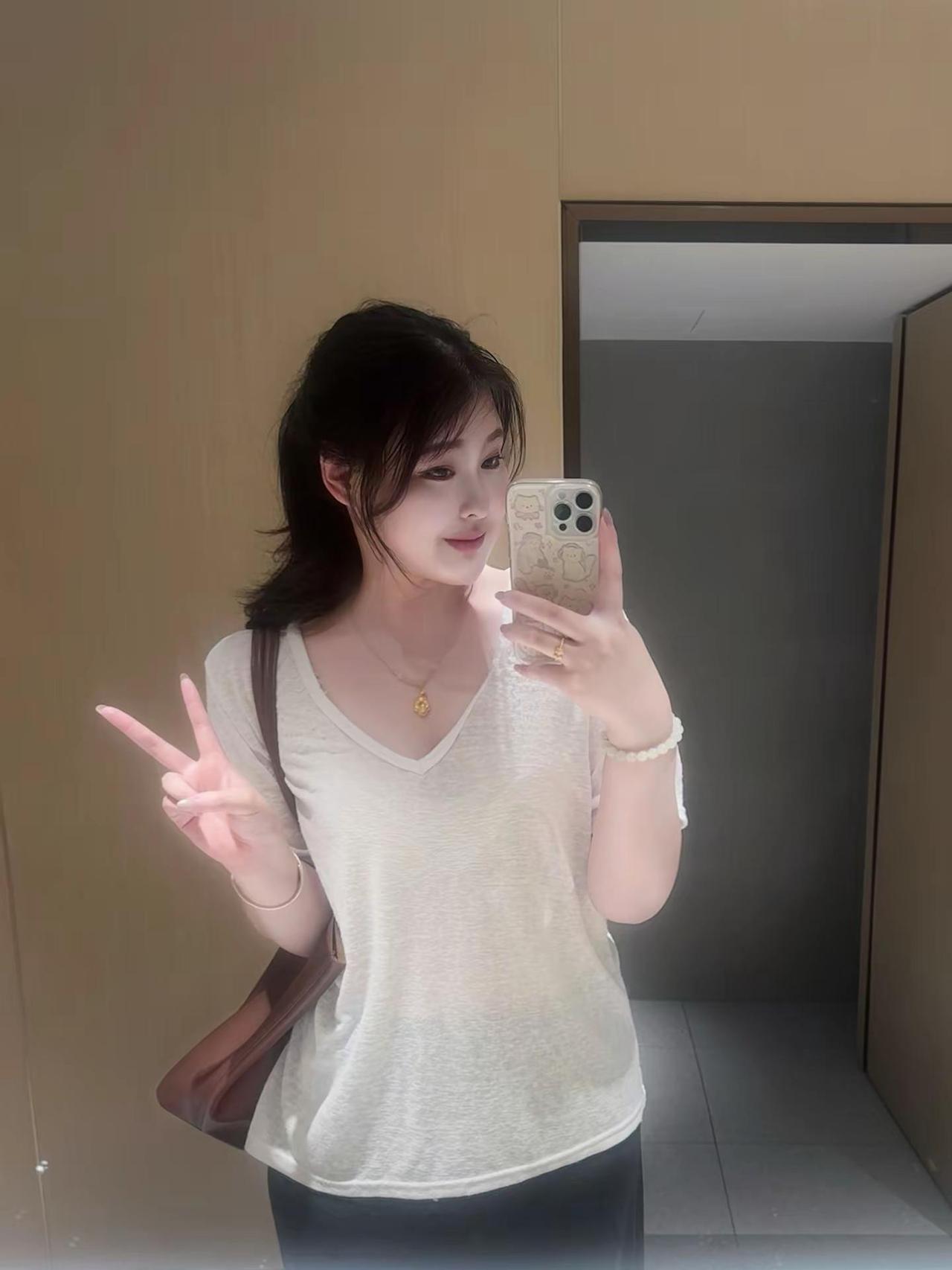有目标的人才会迷路 我只是来地球散步的每天ootd 白色系 高马尾