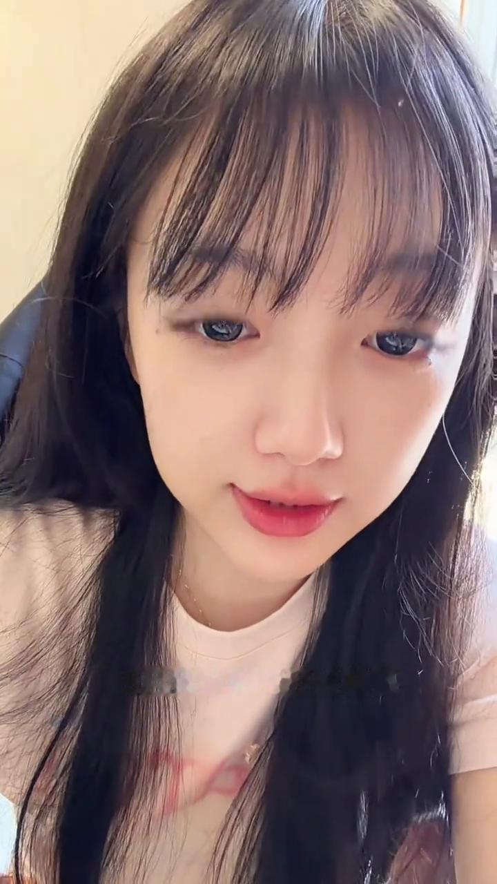 今天是5月的最后一天，明天就是新的月份了。6月我求你对我好一点，5月开头对我是挺