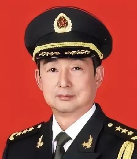 1963年，18岁的彭小枫怀着国防报国的理想，报考了赫赫有名的哈尔滨军事工程学院