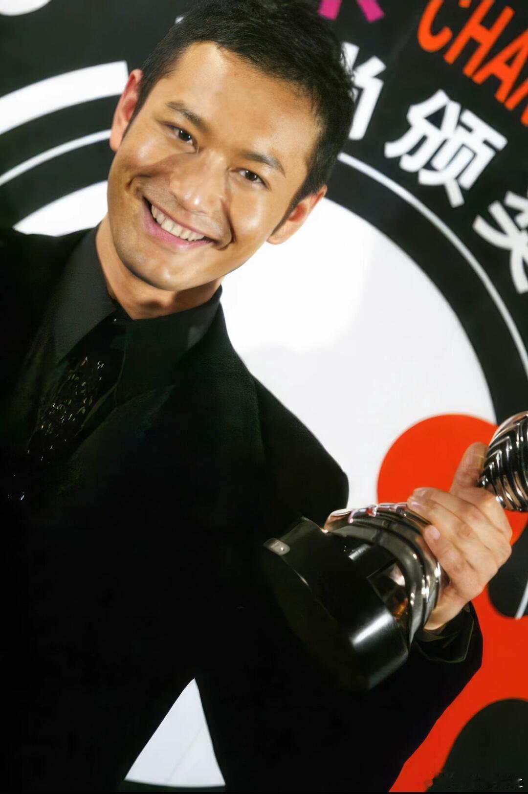 那时候的明星都还是看出来黄种人，好有活力好有朝气 