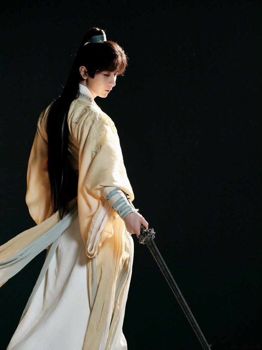 东方曜计划拟邀 东方少年剧情冒险闯关真人秀《东方曜计划》，拟邀嘉宾：成毅、张艺兴