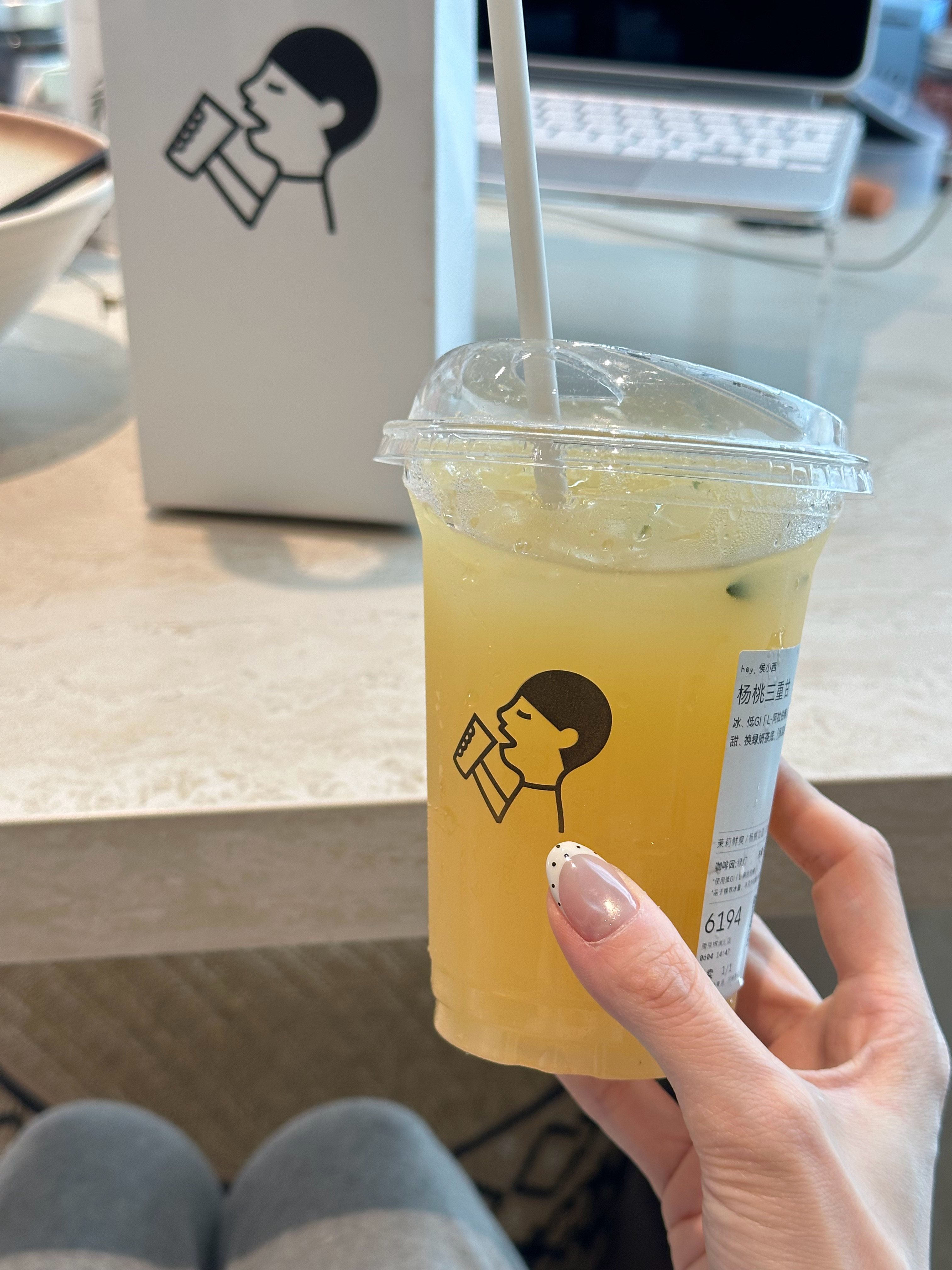 哇塞 喜茶这个好好喝 好清爽热量和咖啡因都很友好 一杯才65大卡