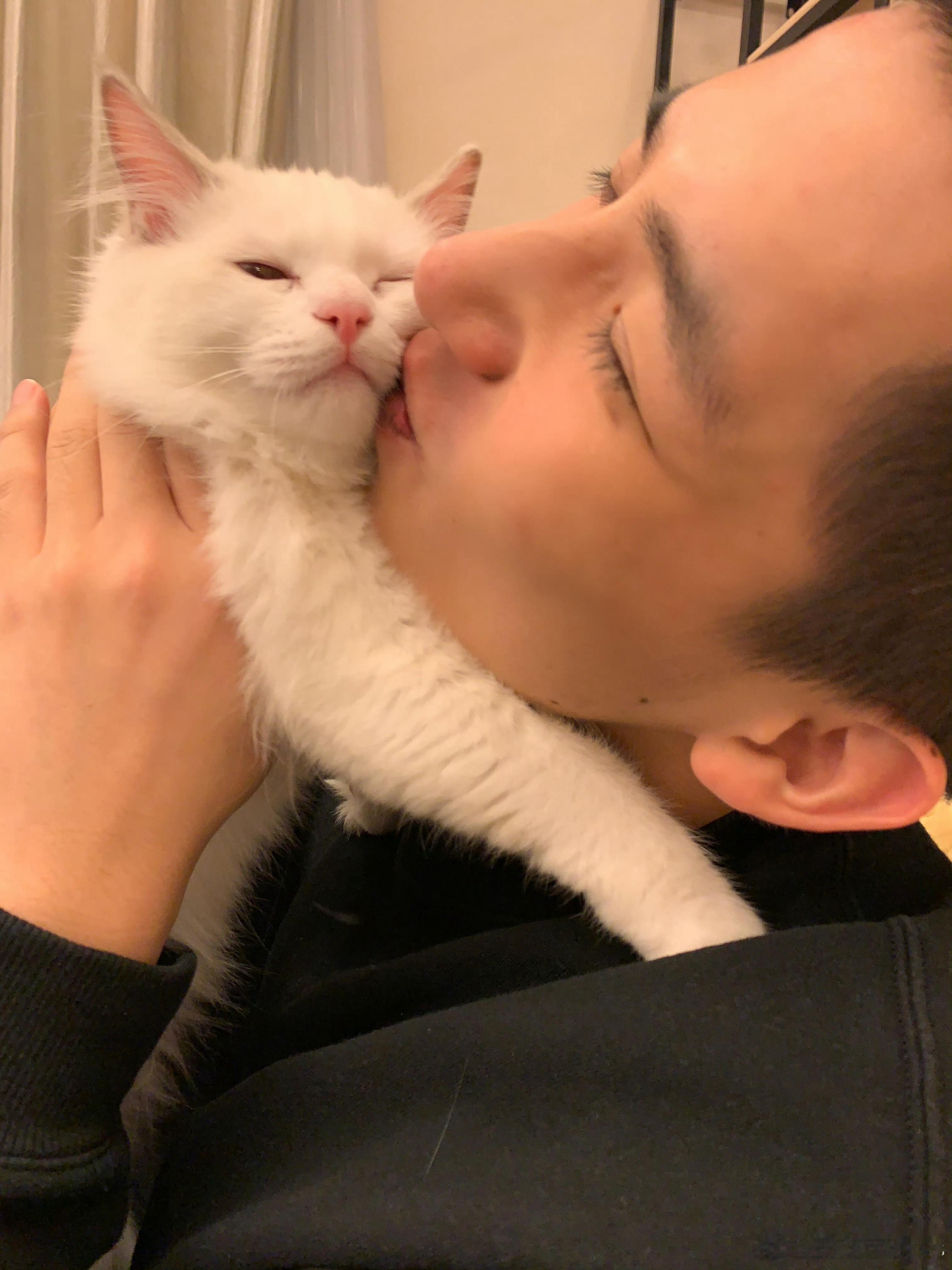 青年演员王安宇 王安宇忙忙碌碌寻宝藏 你的出现，让我的每个瞬间都变得珍贵。晚安，