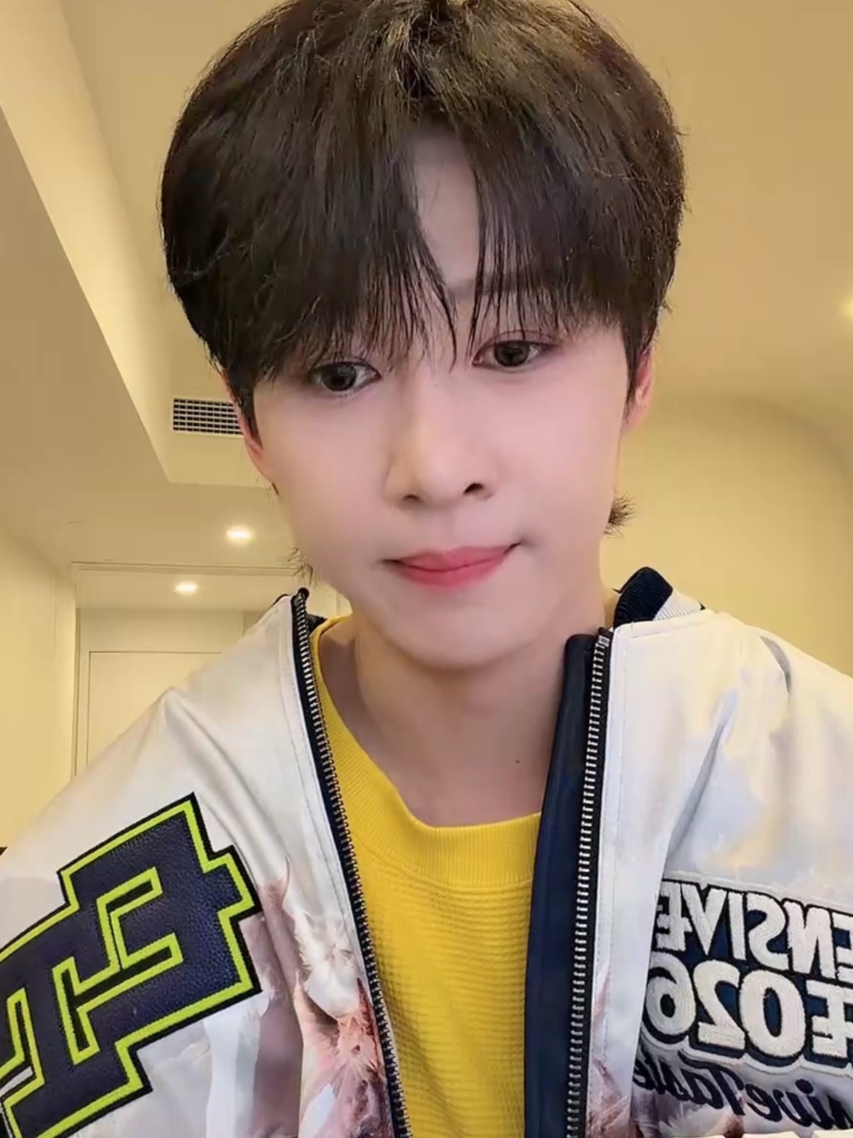 卓沅直播怒斥私生不要再给他打电话了滚啊 卓沅直播被私生打电话