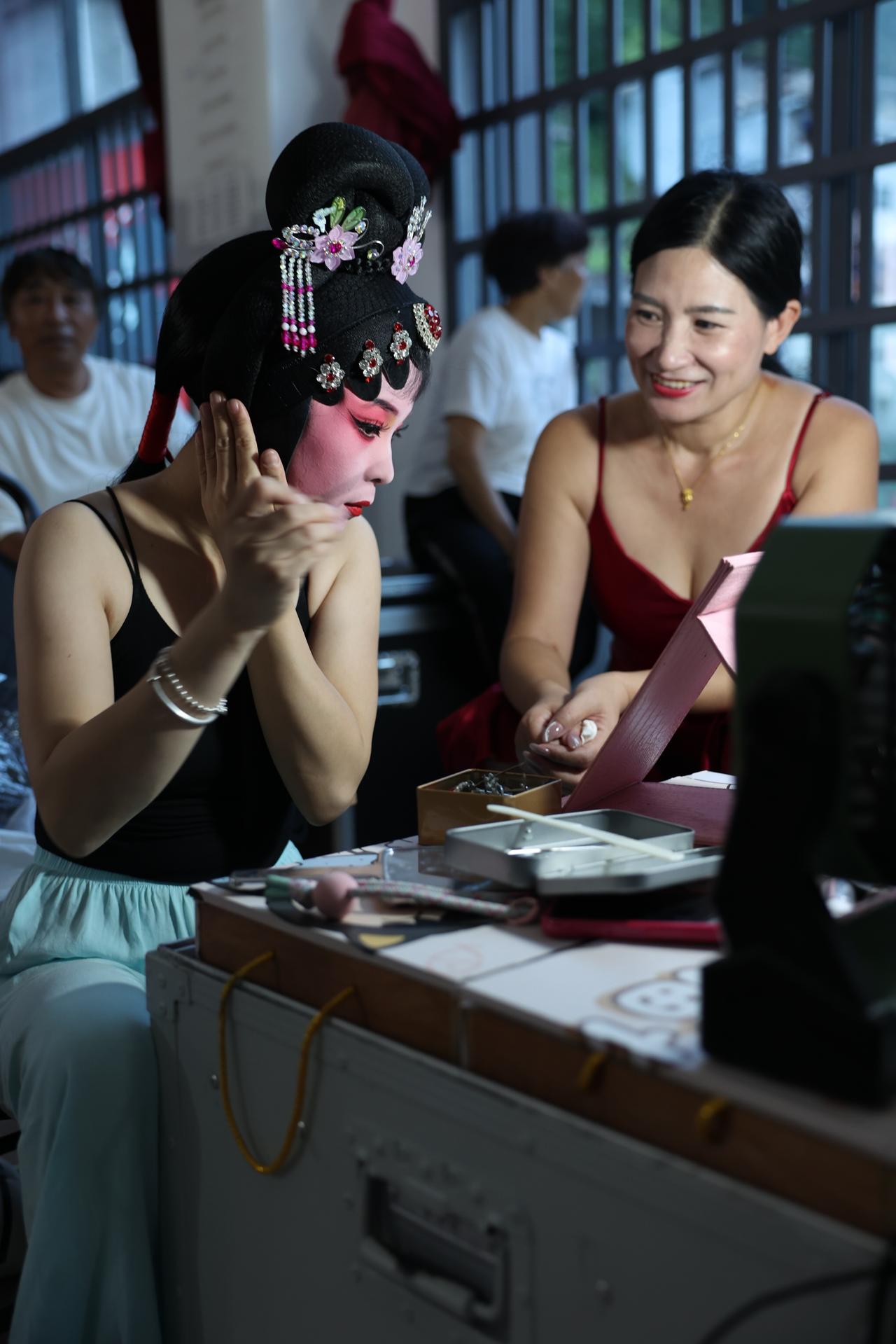 丽水锦绣婺剧团帅哥美女化妆过程全公开,,,,,,
