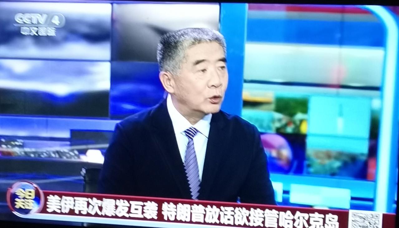 上句：春夏秋冬四季下雨；请对下句说学逗唱八面玲珑。