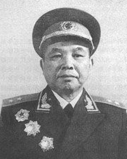 1953年，西康军区司令员刘忠得知家人还幸存人世，携妻子回乡见母亲，看到原配穿得