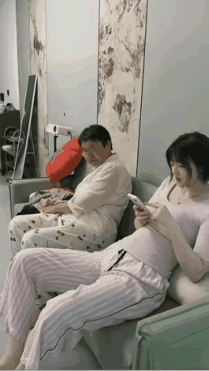 好家风！
一个良好习惯的养成，不是一时一刻，是天长日久，而且是时时刻刻，不分地点