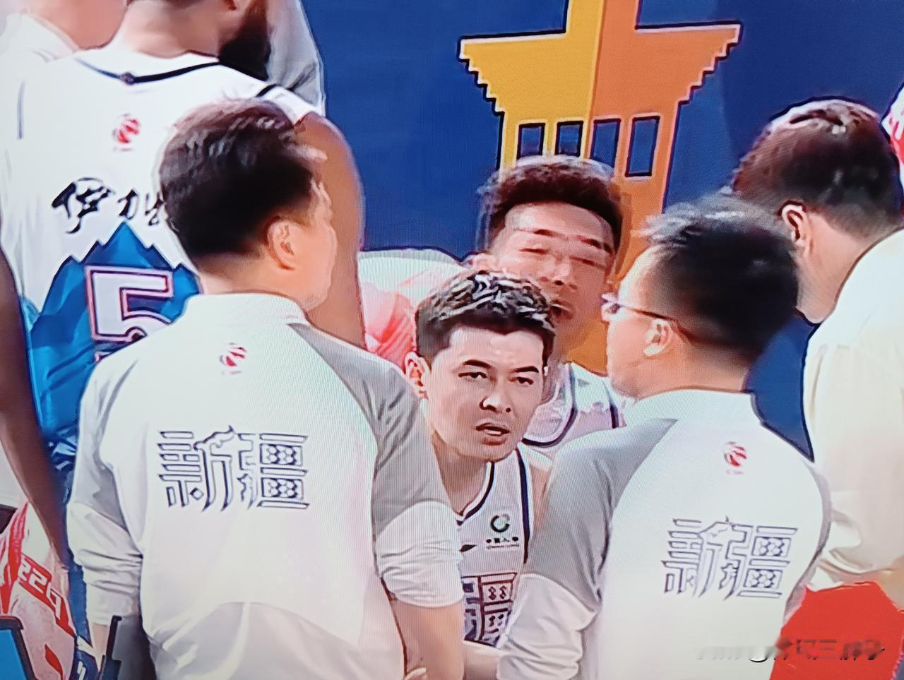 李炎哲已经老态龙钟了，吴冠希就是笑嘻嘻的打到哪里，算哪里，好像输赢无所谓的样子，