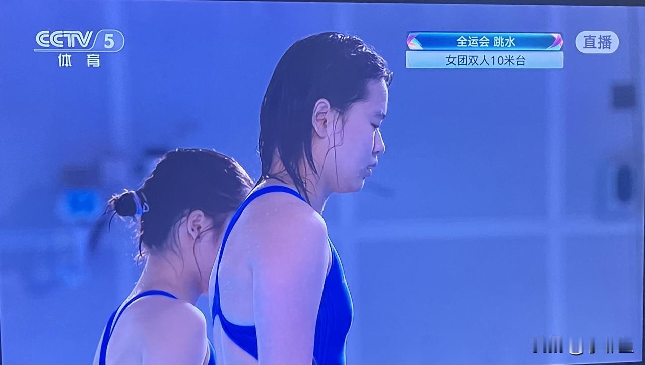 刚刚看完全红婵全运会女子团体双人10米跳台比赛，全红婵再现水花消失术，时隔183