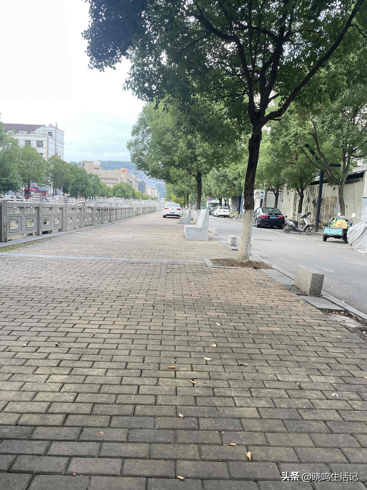 想问问大家，你们一天工作几个小时，月薪多少？