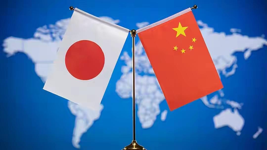 俄罗斯专家说了个大实话：日本为啥老在中国底线蹦迪？就因为咱们中国，有时候真的太！