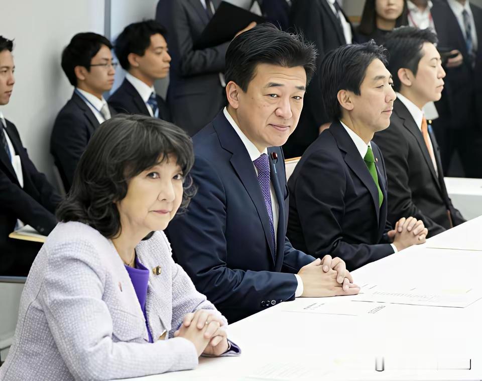 日本政府给高市早苗擦屁股了！
据报道，日本政府在中方强烈交涉关于“存亡危机论”后