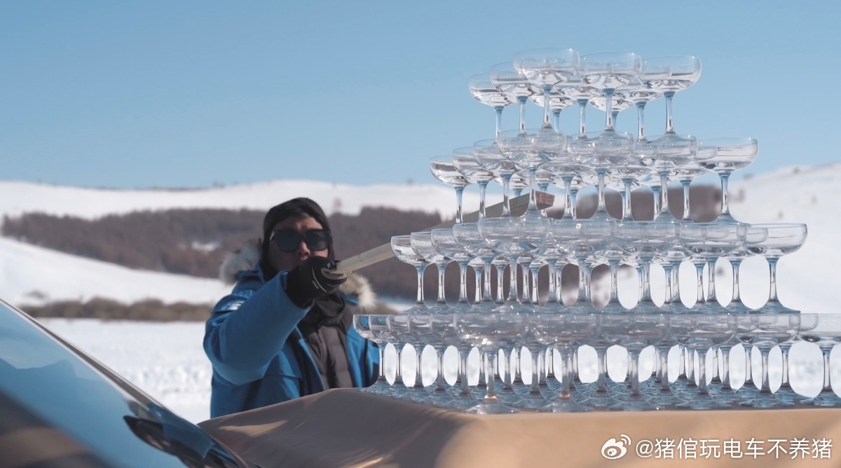 蔚来ES9，香槟塔？雪地高速爆胎？梅花桩？有什么新奇的技术玩法？关注4.9号蔚来