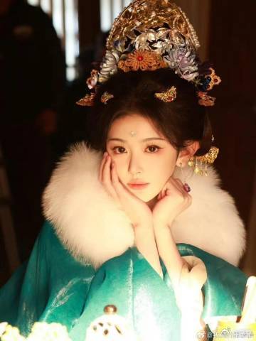 孔雪儿 横店做题家 从偶像到演员，孔雪儿用题海战术一步步打磨自己，用努力把不可能