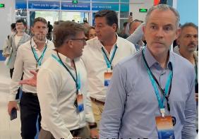 北京车展首日全新深蓝S07被老外“反向围观”！

这届北京车展，深蓝S07确实成