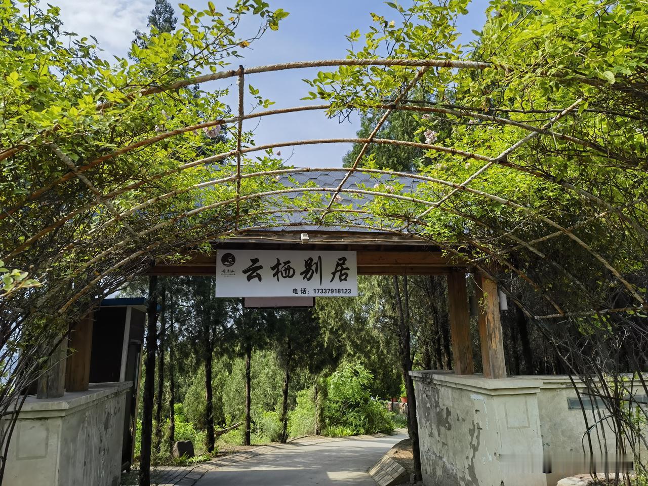 安全感不是爱人秒回的信息，不是银行卡里的数字，而是你的才华，是你坚强的内心，是你
