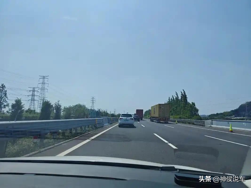 在你的预算之内买车一定要动力好的车，不要说自己对动力没需求。
除非你能保证自己永