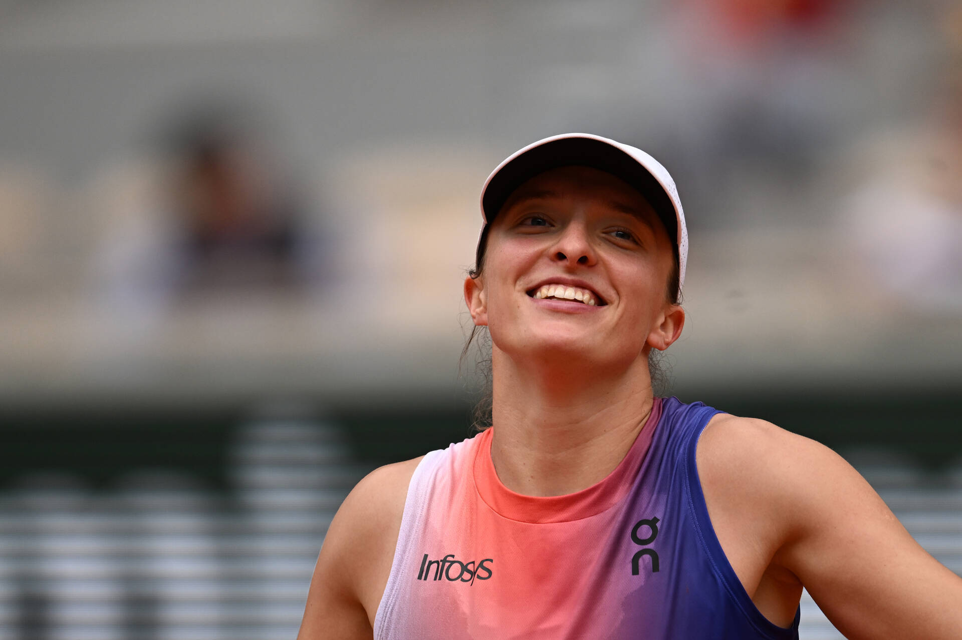 斯瓦泰克法网三连冠🏆#法网2024#女单决赛，卫冕冠军斯瓦泰克一度连拿10局，
