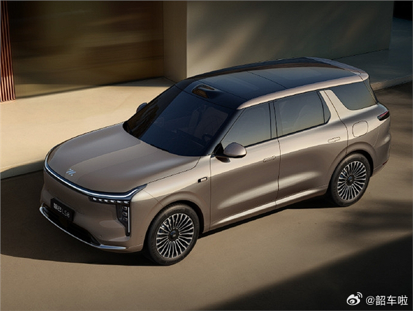 智己中大型SUV LS8预热开始，海报上“半圈，即圆满”这莫不是在暗示新车将采用