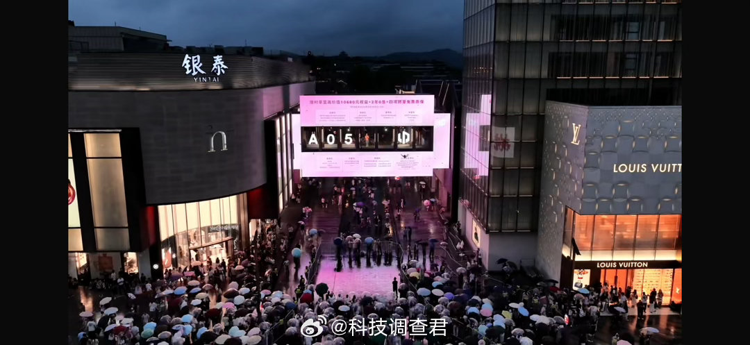 朋友们，零跑A05价格来了～405舒享版：6.39万元405悦享版：6.79万元