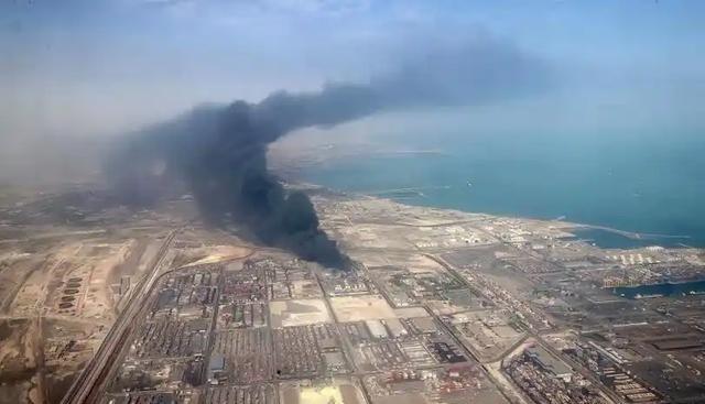 中东这口大油锅，又被 特朗普添了把猛柴。 美军封锁令刚生效，俄方下令连夜撤走10