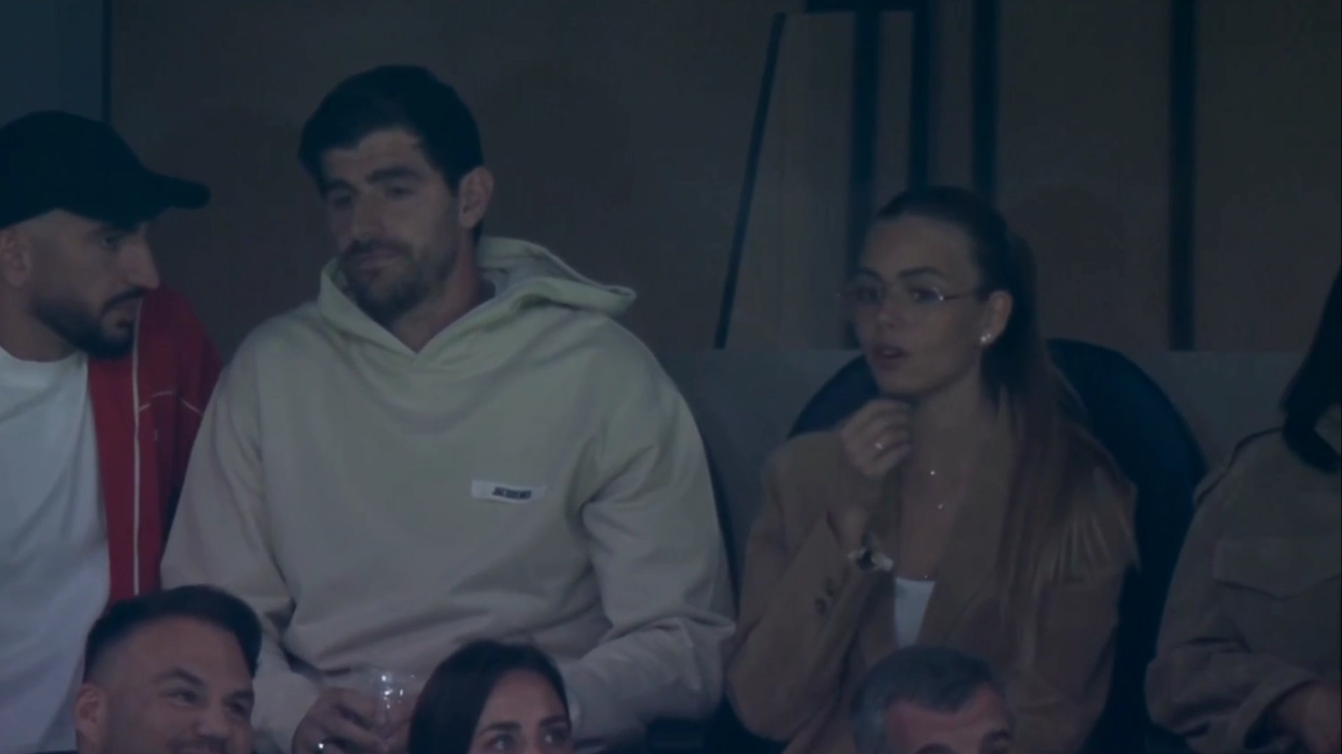 卢宁完成一次扑救，库尔图瓦在看台上注视着一切马德里德比 皇马vs马竞 halam