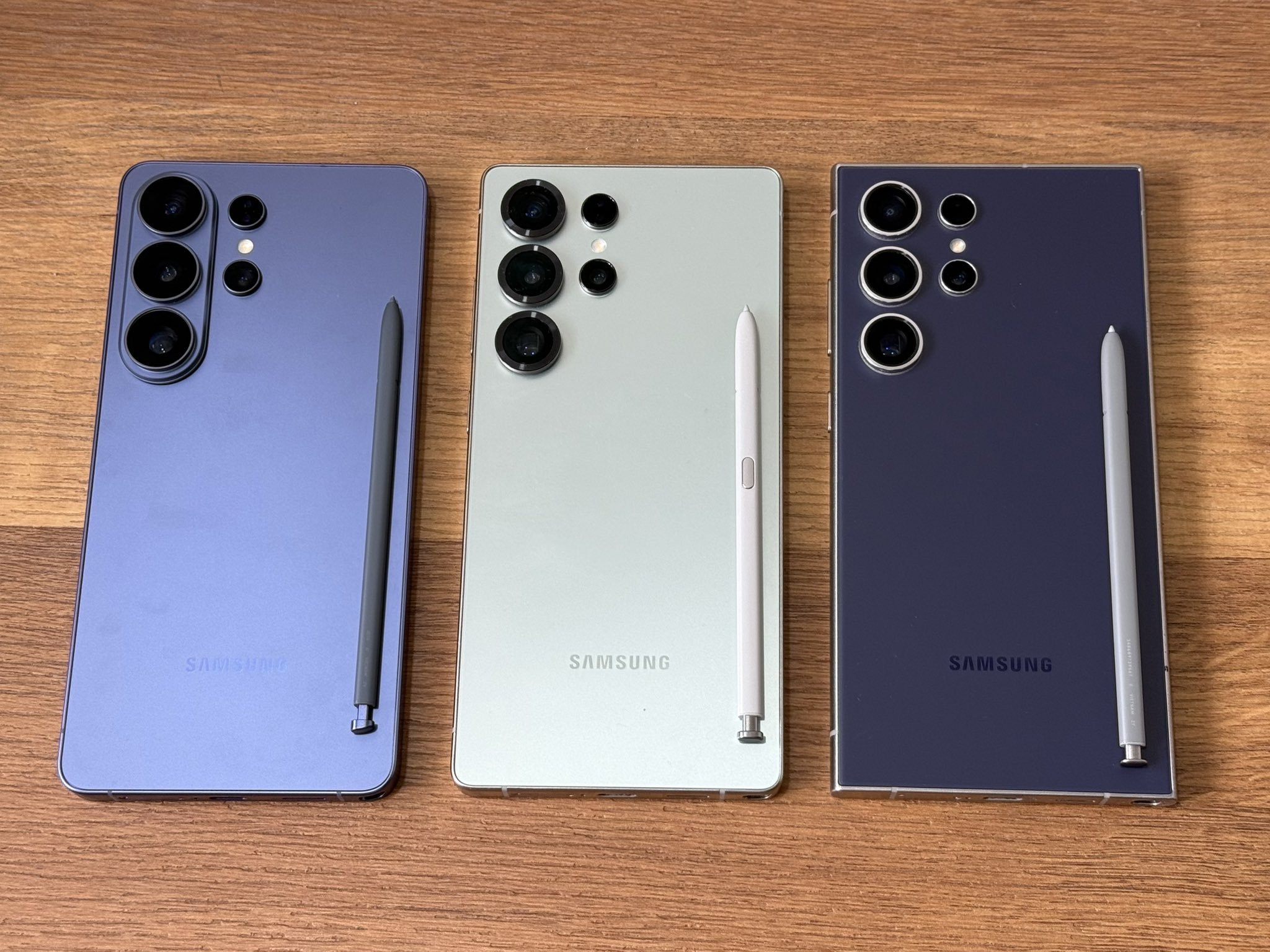 只主观地去评价外观的设计语言话，我会毅然地选择 S24 Ultra 