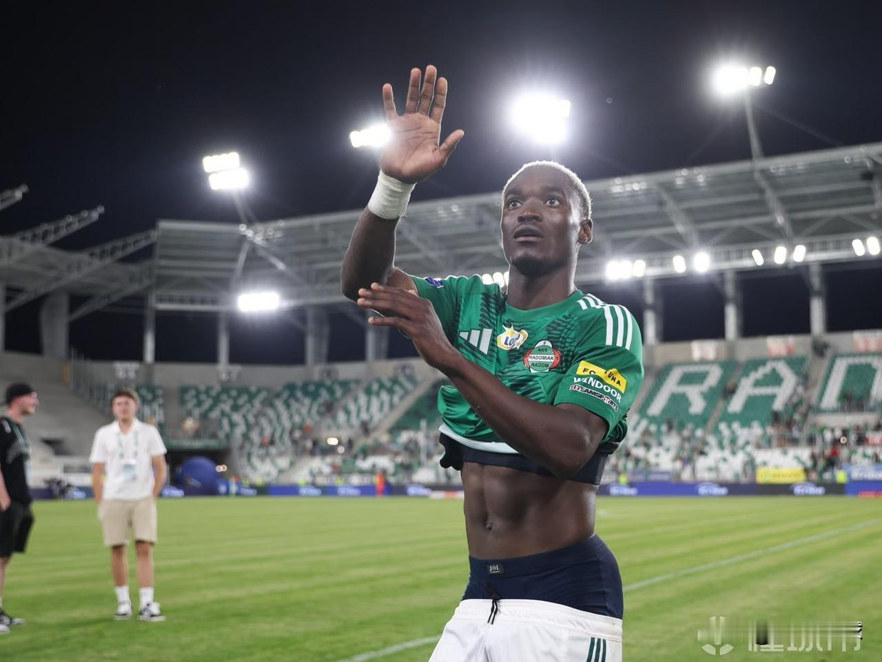 中超绯闻外援---卡皮塔…大连英博向波兰超俱乐部拉多米亚克为边锋卡皮塔提出转会报