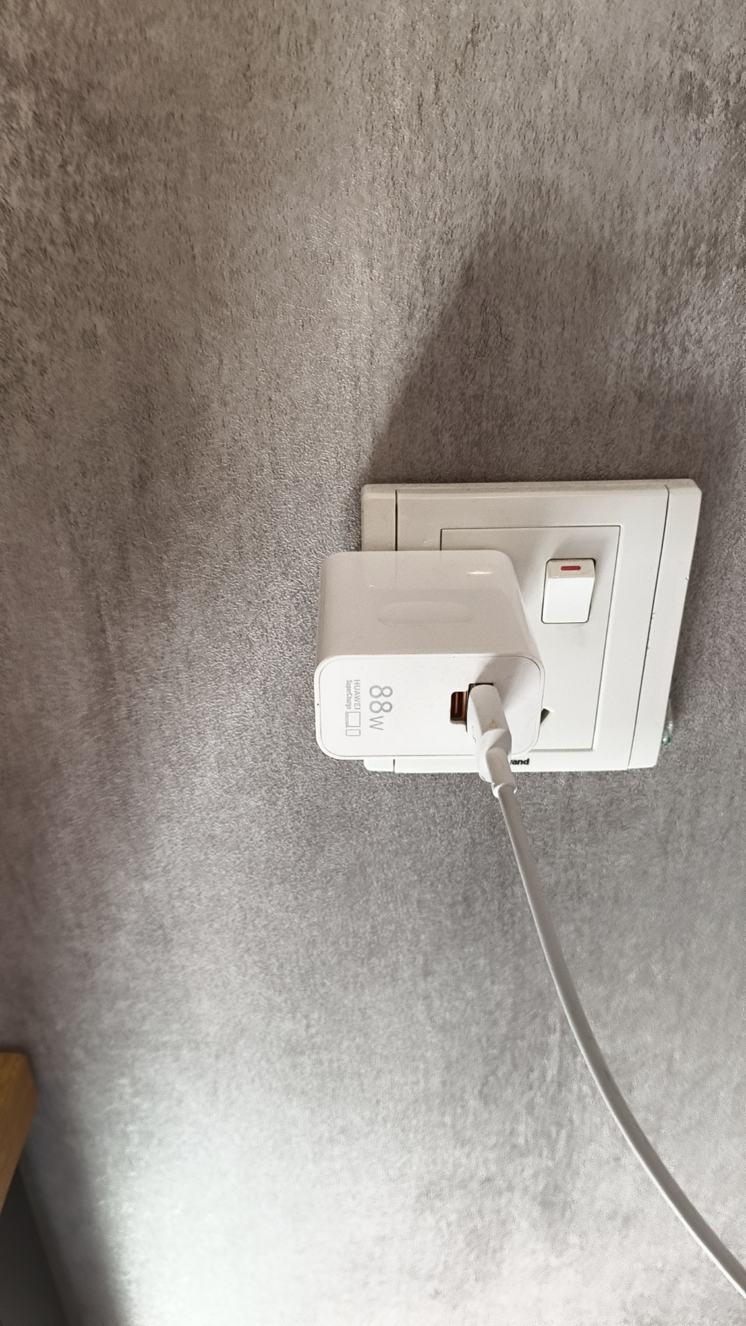 这点要表扬vivo，市面上很多友商的充电器都可以触发快充协议！包括华为88w快充