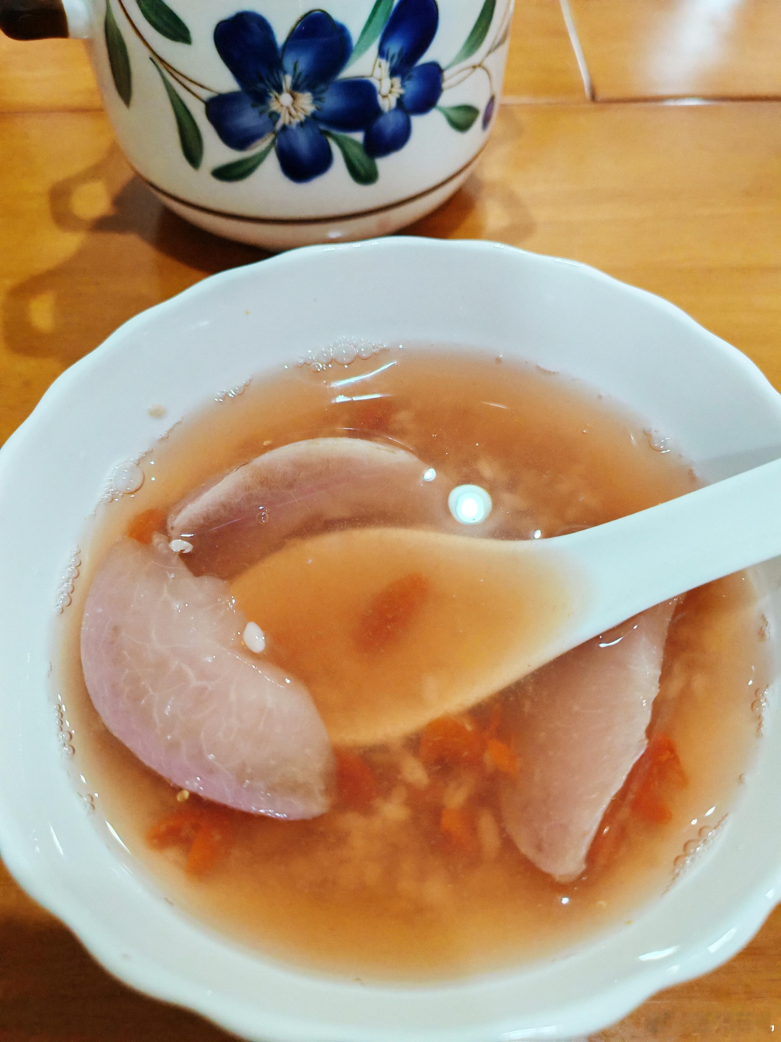 桃为肺之果和酒酿一起蒸可以调和气血不燥热汤汁喝下去真的润润的 