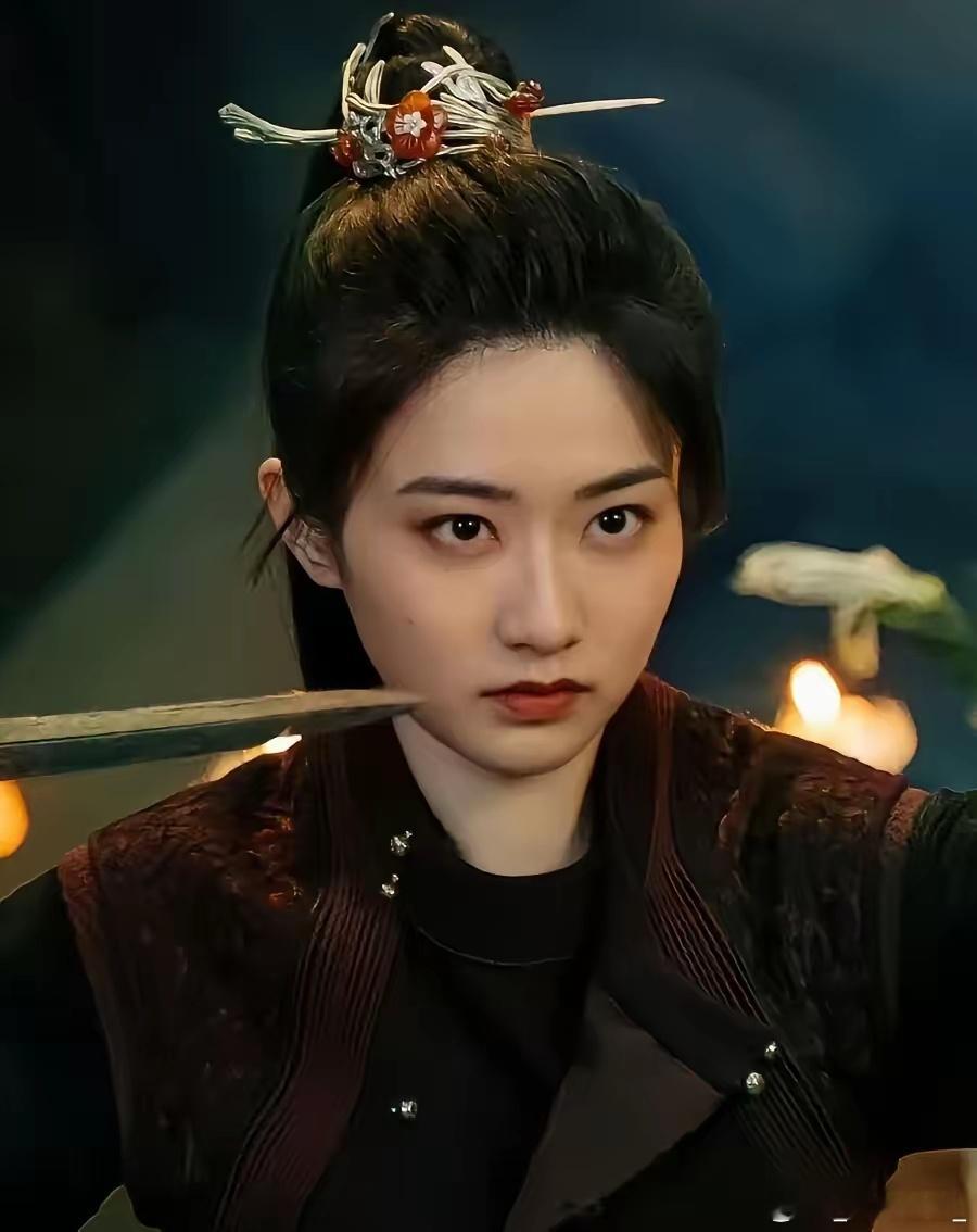 周也没想到宋轶也没想到《唐诡3》一播出，竟然最像女将军的人出现了，那就是樱桃的扮