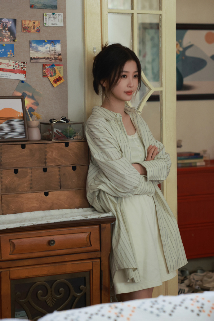 虞书欣北极兔塑虞书欣甜辣高妹 个子高就是好呀，走在哪里都是人群焦点要是能重来我要