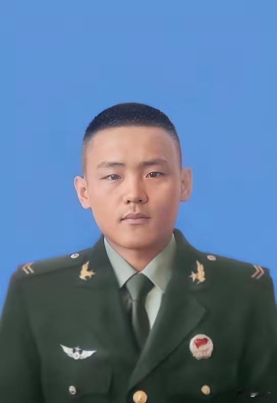00后戍边烈士谢健炜：以青春戍北疆，以生命护家国
 
谢健炜，男，群众，2000