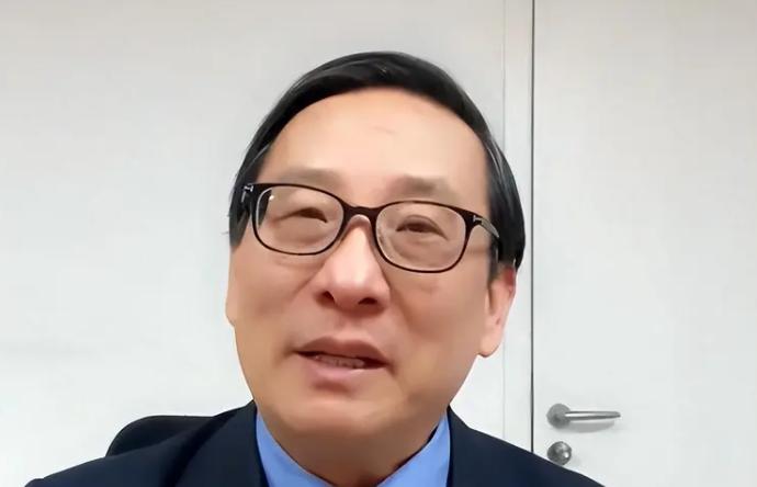 高志凯说我们太老实了，总是在我们自己的岛上跟别人谈“这岛归谁？”。他提出一个重要