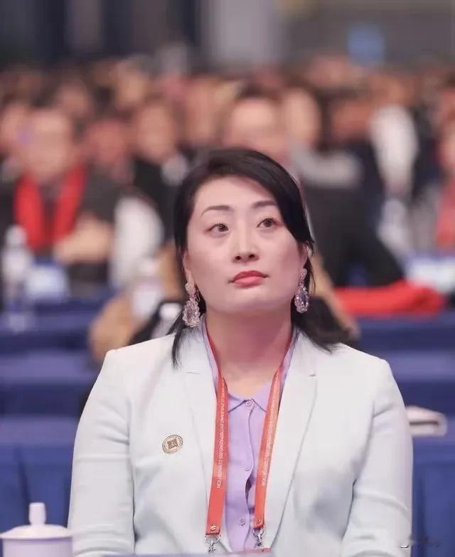 醒醒吧，谁搞钱谁就有发言权！而所以宗老头把财产全给杜建英都是他的权力。

如果是