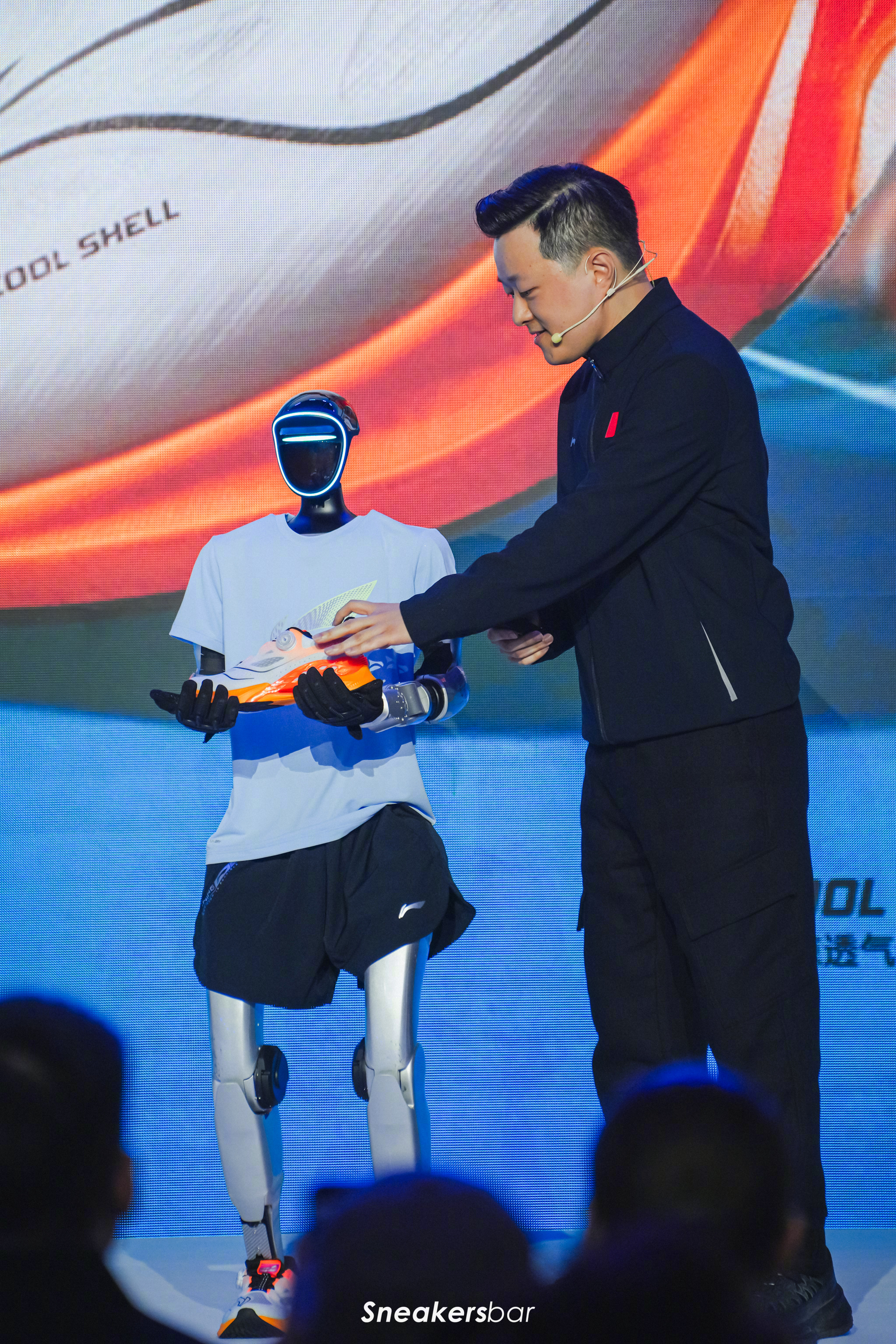 LI-NING YOUNG 动³李宁YOUNG动立方科技发布会，推出兼具「轻·弹