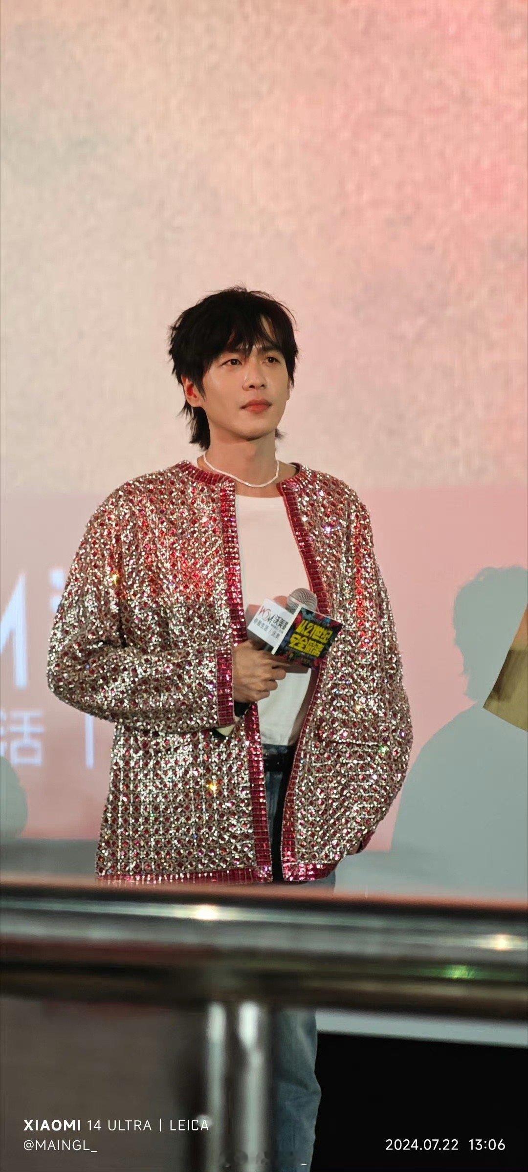 #张若昀在路演当布洛芬#张若昀这小子真的是掌握了语言的艺术呀，张若昀的新电影简直