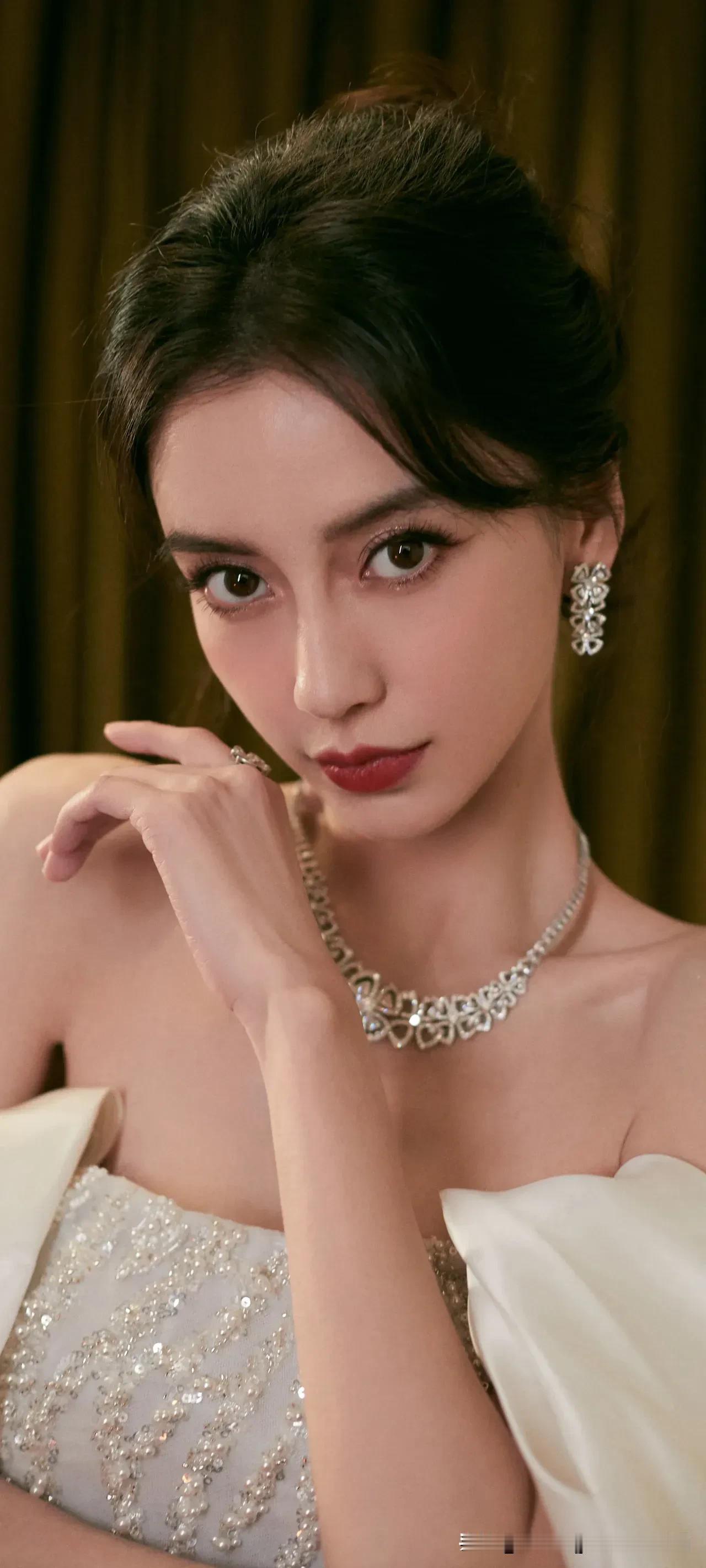 杨颖娜扎气质好