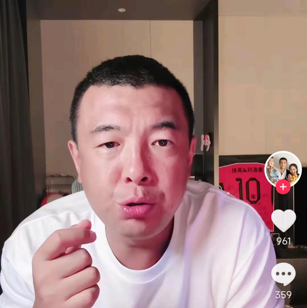 前国脚徐亮在直播间透露了本赛季北京国安的成绩目标。
他表示，北京国安目前中超、亚