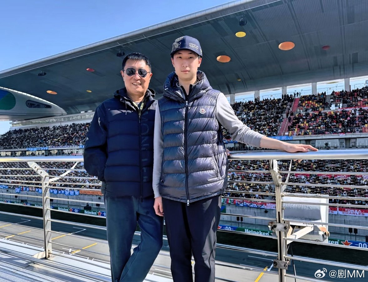 林永健15岁儿子近照林永健15岁儿子身高. 林永健带儿子林大竣现身上海F1赛车场