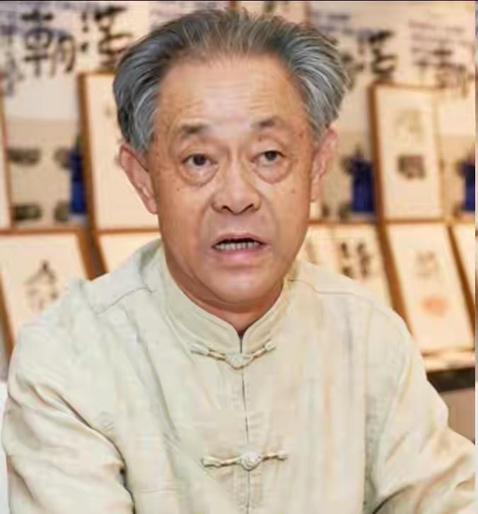 南京博物馆的原馆长因受贿罪被判三年，处罚金20万，我想知道的是，他到底有没有盗窃