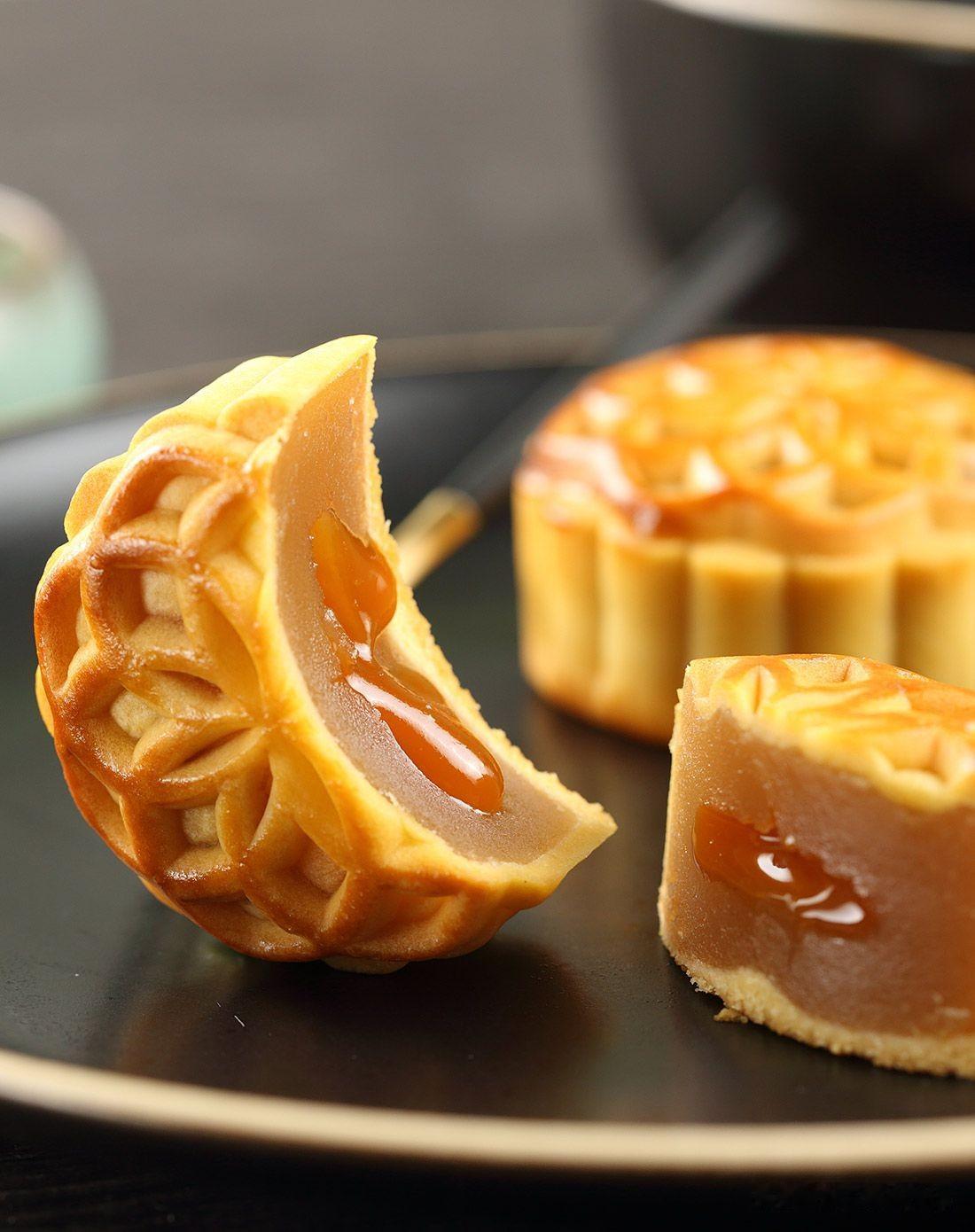 一块月饼等于四碗饭？中秋吃月饼需谨慎。
一块月饼的热量到底有多高？按100克月饼