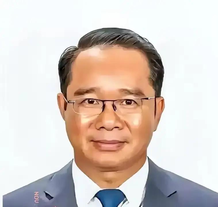 越南教授这话火了：“黄种人里，就中国敢跟西方叫板！”他说，要不是中国挡着，亚洲早