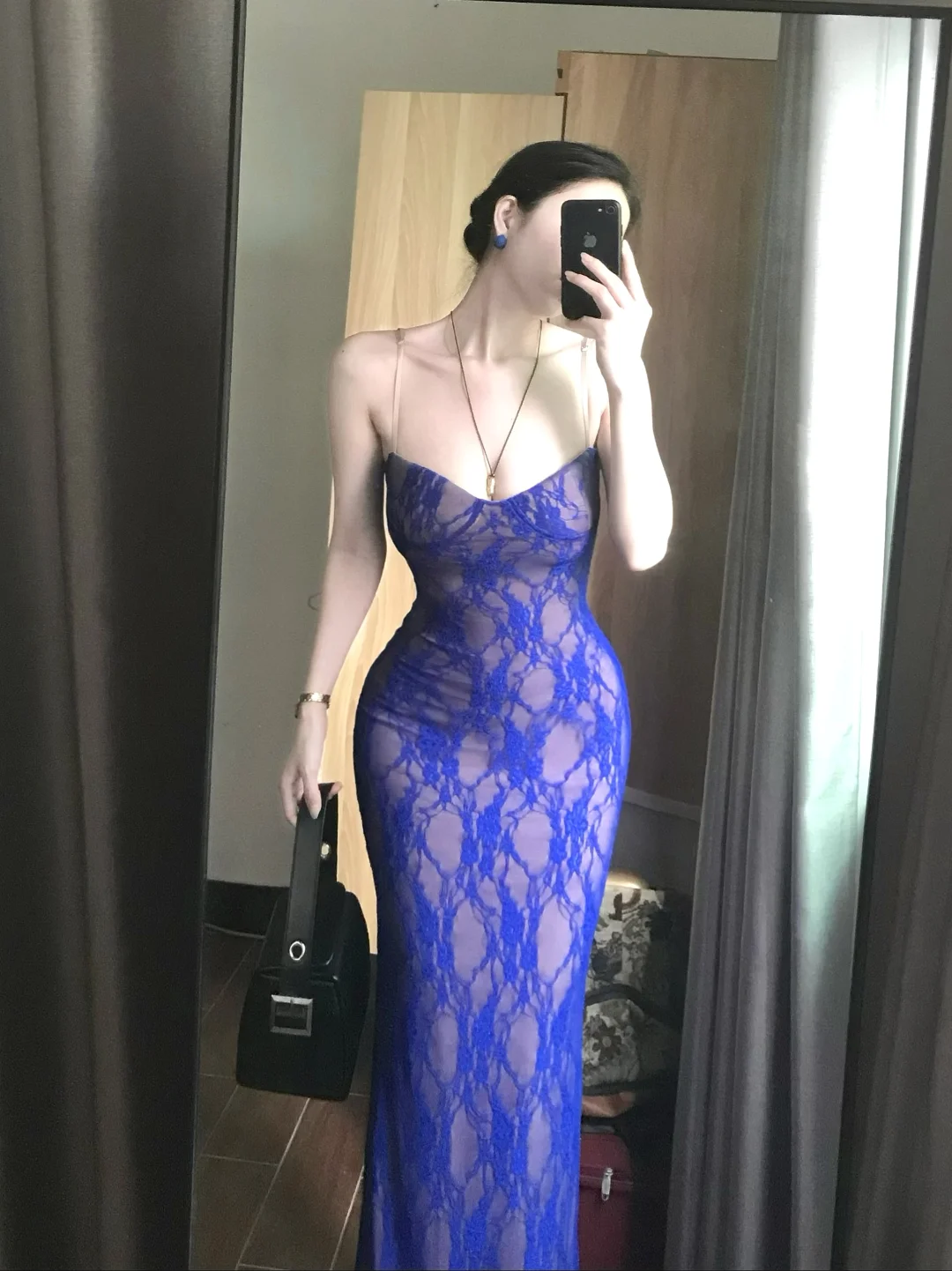 有被惊艳到的宝蓝色裙纸啊！！