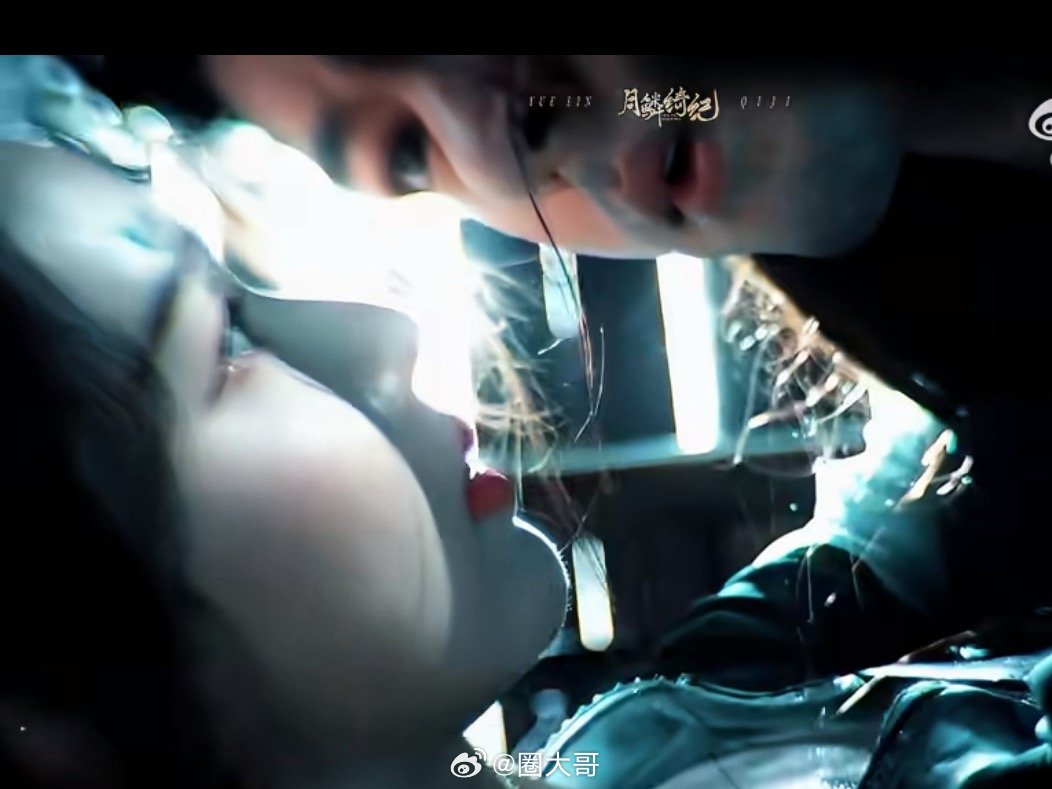 陈都灵曾舜晞床上吻戏陈都灵和曾舜晞这段戏给我看楞了啊！曾舜晞这个肌肉线条，性张力